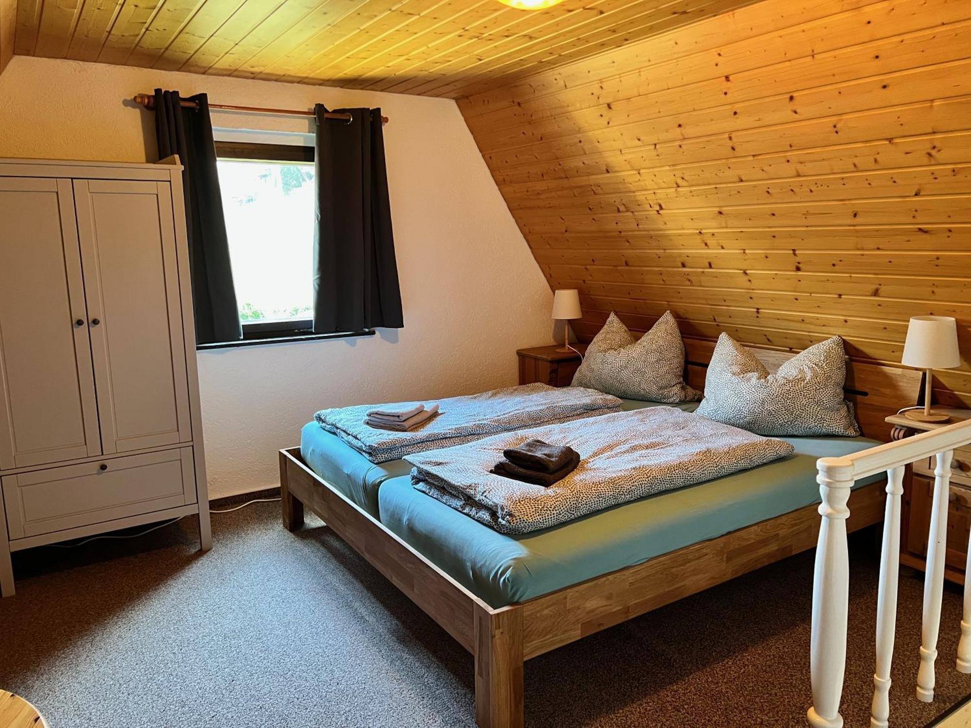 Urige Berghuette Mit Kamin Und Sauna Im Erzgebirge Nahe Schwarzwassertal 포베르샤우 외부 사진